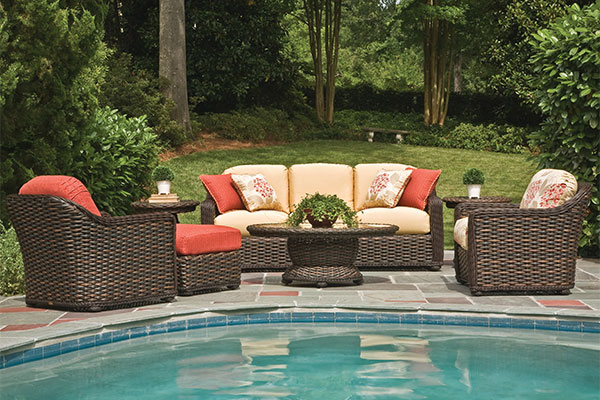 Features to Consider When Purchasing Outdoor Furniture